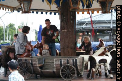 Carrousel médiéval manuel. Photo © André M. Winter
