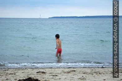 Nicolas va se baigner dans la Mer Baltique. Photo © Alex Medwedeff