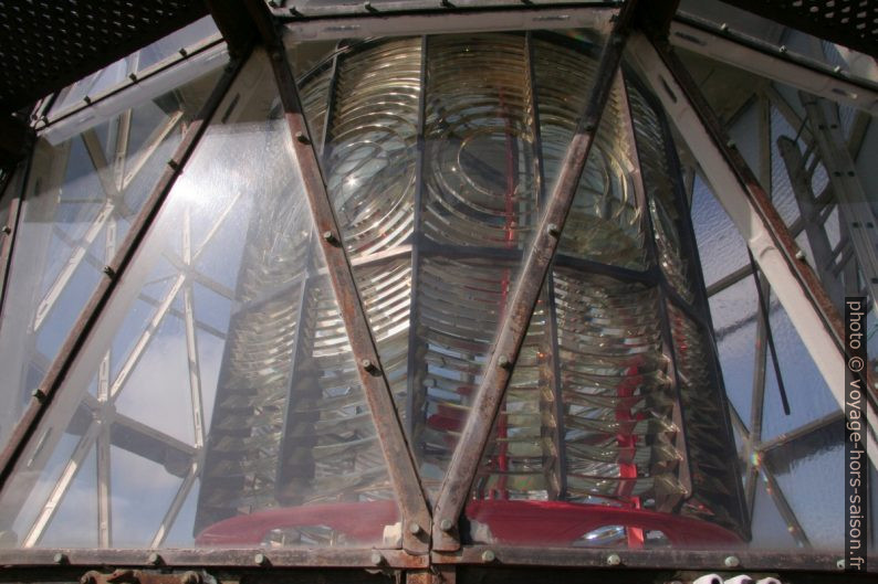 Lentille de Fresnel dans la lanterne du phare Lodbjerg Fyr. Photo © André M. Winter