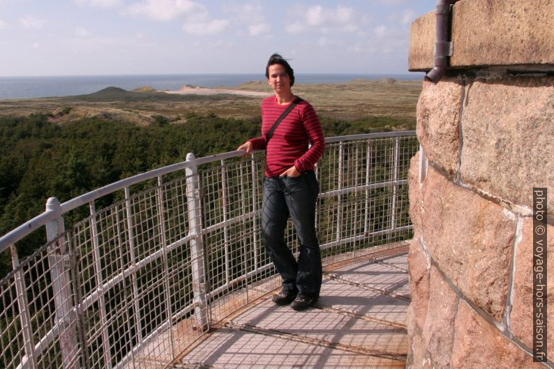 Alex sur la galerie du Lodbjerg Fyr. Photo © André M. Winter