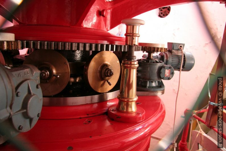 Système de rotation de la lentille du phare Lodbjerg Fyr. Photo © André M. Winter