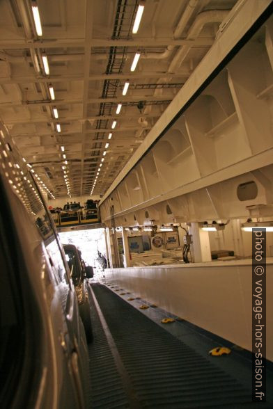 Vue retour sur la rampe dans le ferry Norröna. Photo © André M. Winter