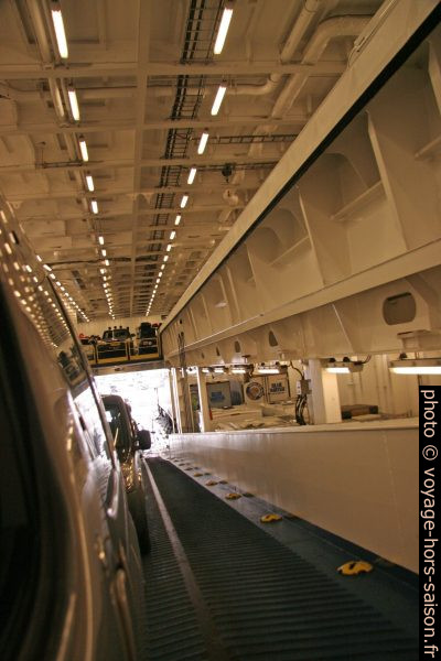 Vue retour sur la rampe dans le ferry Norröna. Photo © André M. Winter