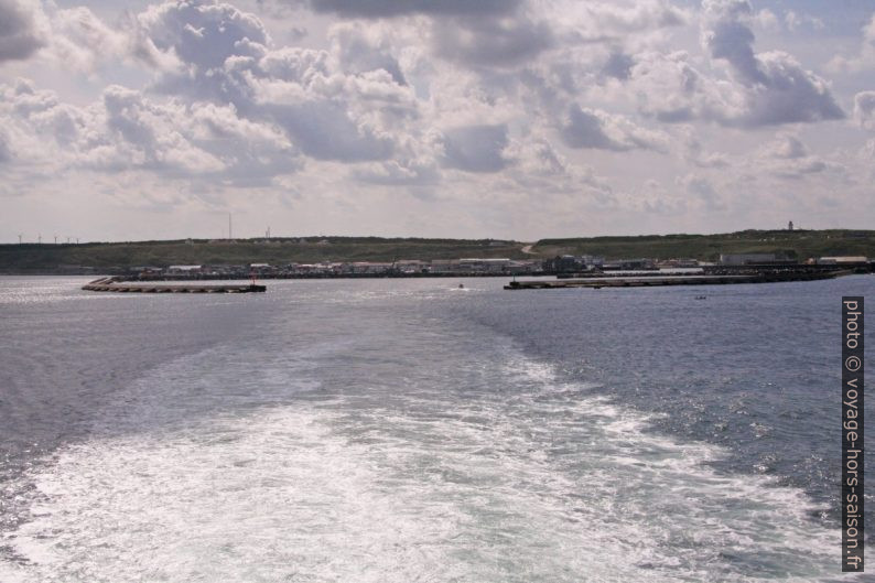 Vue retour vers le port de Hanstholm. Photo © André M. Winter