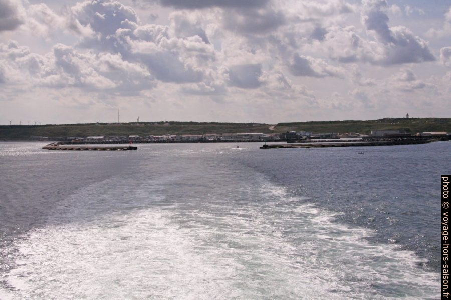 Vue retour vers le port de Hanstholm. Photo © André M. Winter