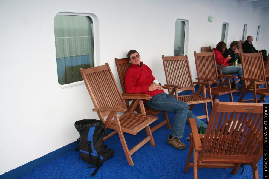 André sur le pont 7 du ferry Norröna. Photo © Alex Medwedeff