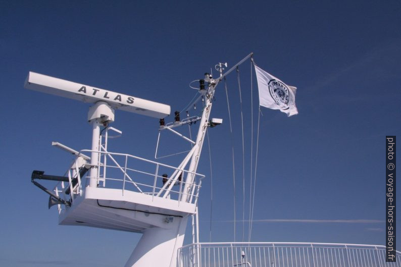 Le système radar sur la proue du ferry Norröna. Photo © André M. Winter