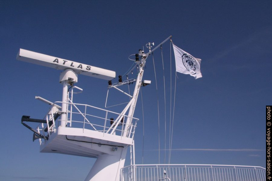 Le système radar sur la proue du ferry Norröna. Photo © André M. Winter