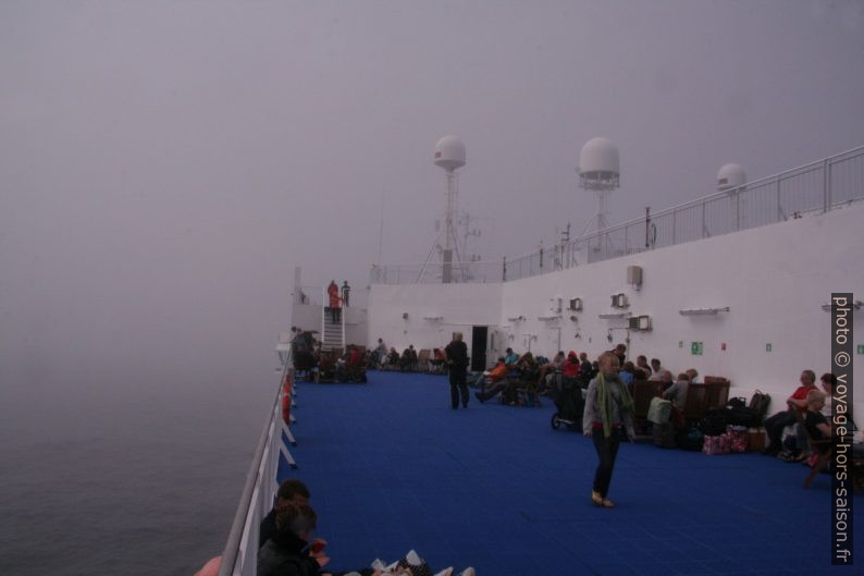Le pont ouvert du Norröna sous le brouillard. Photo © André M. Winter