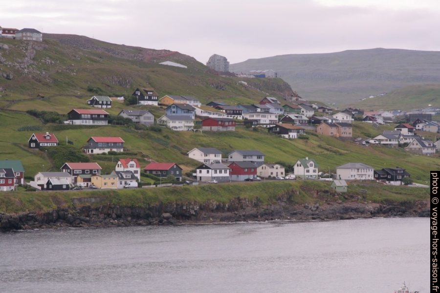 Maisons d'Argir et de Tórshavn. Photo © André M. Winter