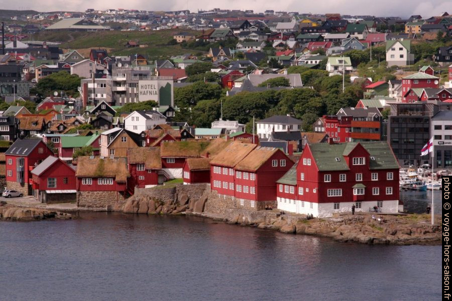 Presqu'île de Tinganes avec la maison Skansapakkhhúsið à Tórshavn. Photo © André M. Winter