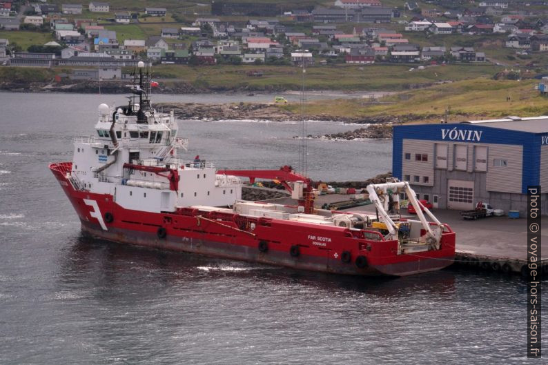 Navire d'approvisionnement de plateformes pétrolières Far Scotia. Photo © André M. Winter