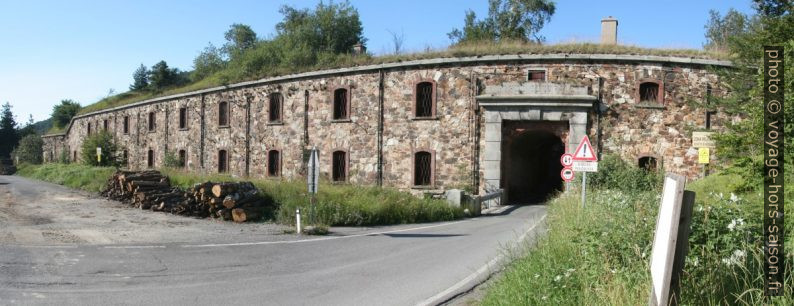 Forte Centrale sur le Colle del Melogno, 1028m. Photo © André M. Winter