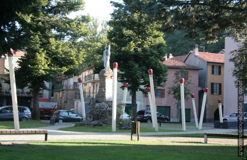 Monuments aux morts de Calizzano. Photo © André M. Winter