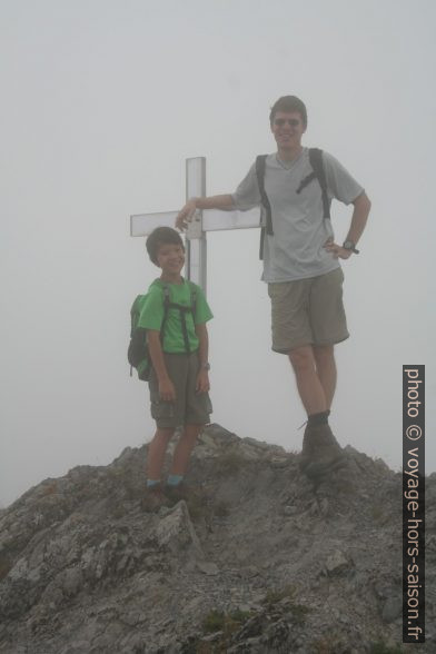 Nicolas et André sur la Rocca Barbena, 1142 m. Photo © Alex Medwedeff