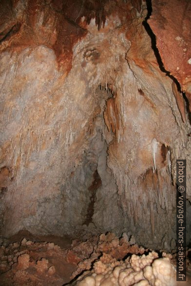 Stalactites dans la Grotte de Toirano. Photo © André M. Winter