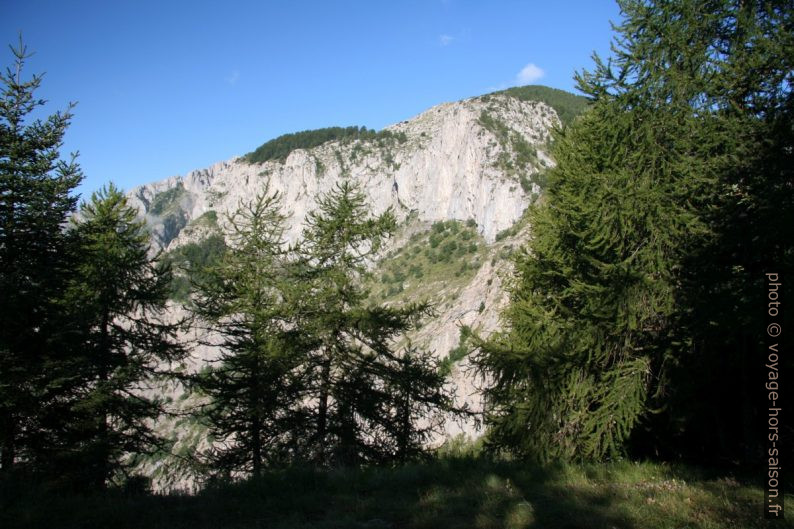 Versant est du Mont Peïrevieille, 2038 m. Photo © André M. Winter