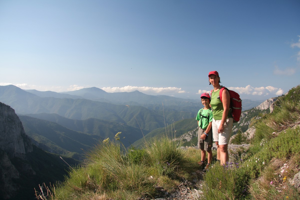 Nicolas et Alex sur l'accès au Sentiero degli Alpini. Photo © André M. Winter