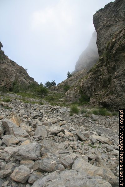 Remontée du Sentiero degli Alpini dans le Col de l'Incise. Photo © André M. Winter