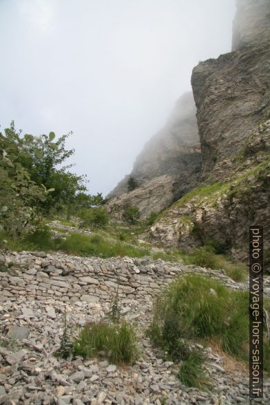 Lacets sur la remontée du Sentiero degli Alpini dans le Col de l'Incise. Photo © André M. Winter