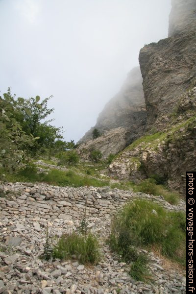 Lacets sur la remontée du Sentiero degli Alpini dans le Col de l'Incise. Photo © André M. Winter