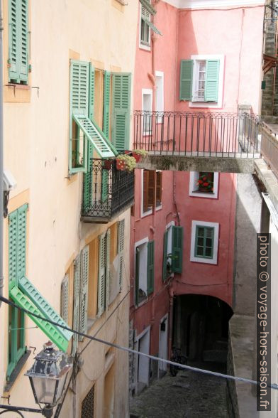 Rue Lieutenant Jean Revelli à Saorge. Photo © Alex Medwedeff