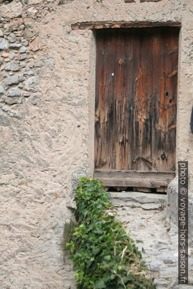 Porte en bois. Photo © Alex Medwedeff