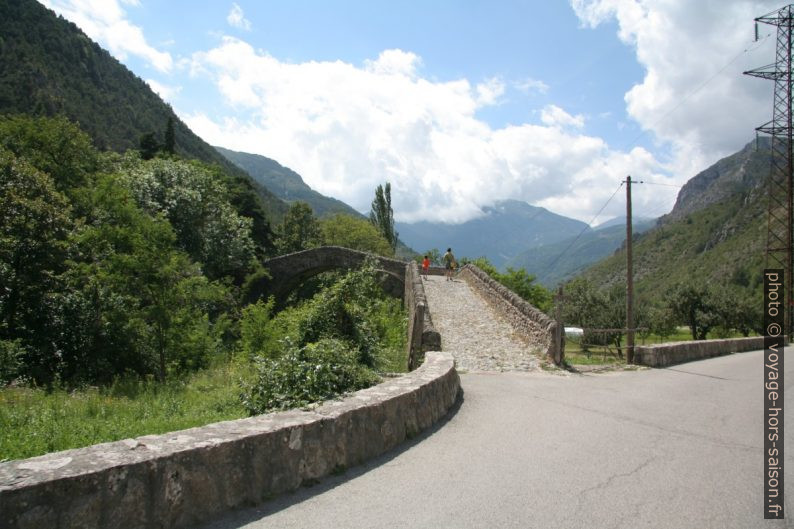 Pont du Coq et le Vallon de la Levensa. Photo © André M. Winter