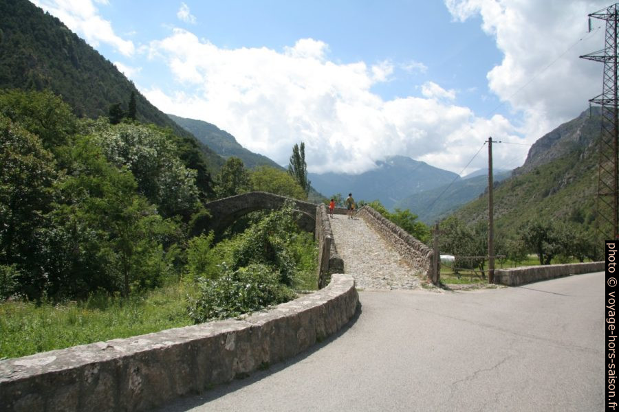 Pont du Coq et le Vallon de la Levensa. Photo © André M. Winter