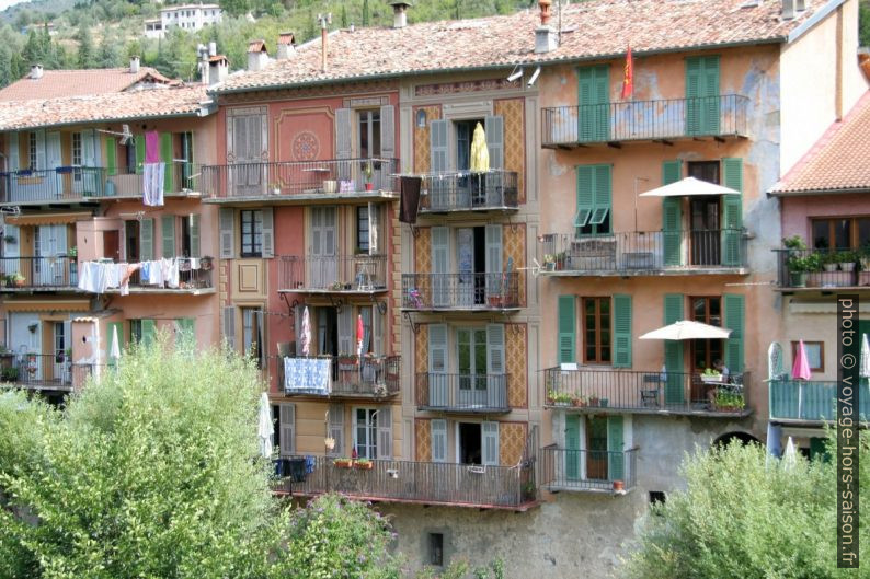 Façades peintes en en trompe l'œil à Sospel. Photo © Alex Medwedeff