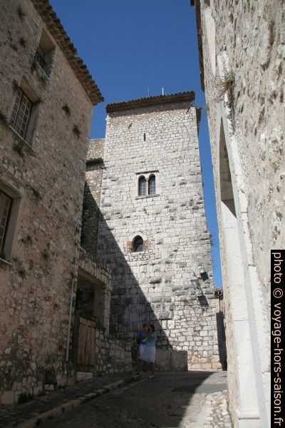 Maison médiévale en face de l'église de Saint-Paul. Photo © André M. Winter