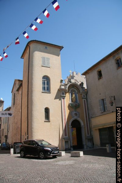 Tour Saint-Lambert et entrée de la Cathédrale de la Nativité-de-Marie de Vence. Photo © André M. Winter