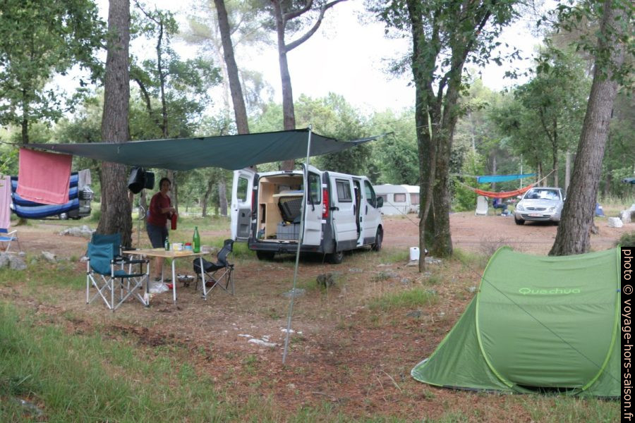 Notre Trafic installé au Camping de la Bergerie à Vence. Photo © André M. Winter