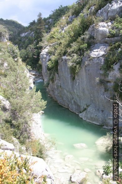 L'Artuby au fond de ses gorges. Photo © André M. Winter