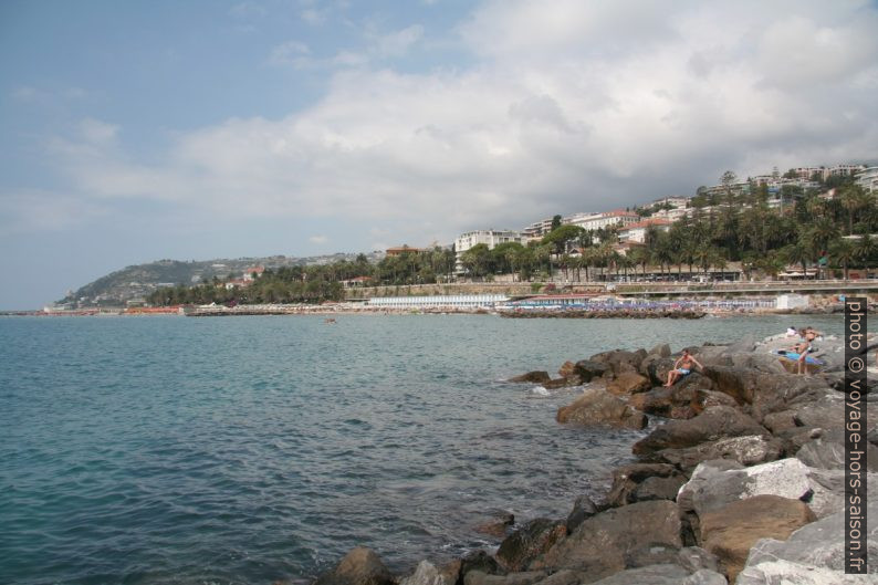 La mer à San Remo. Photo © André M. Winter