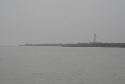 Le phare de Goro dans le brouillard. Photo © Alex Medwedeff