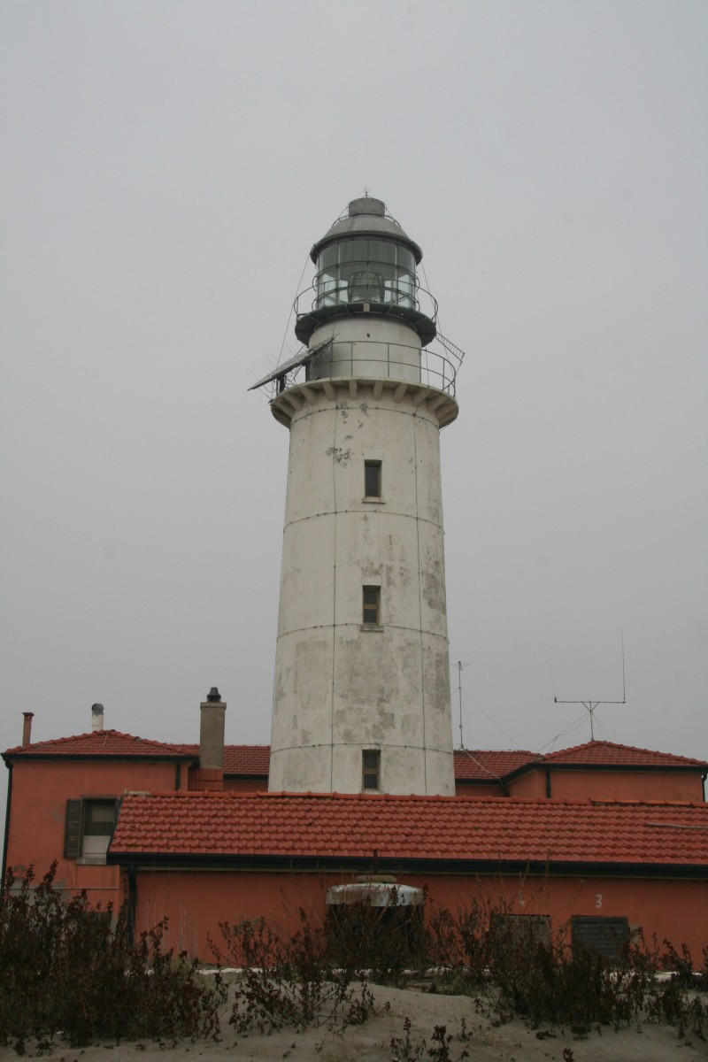 Faro di Goro. Photo © Alex Medwedeff