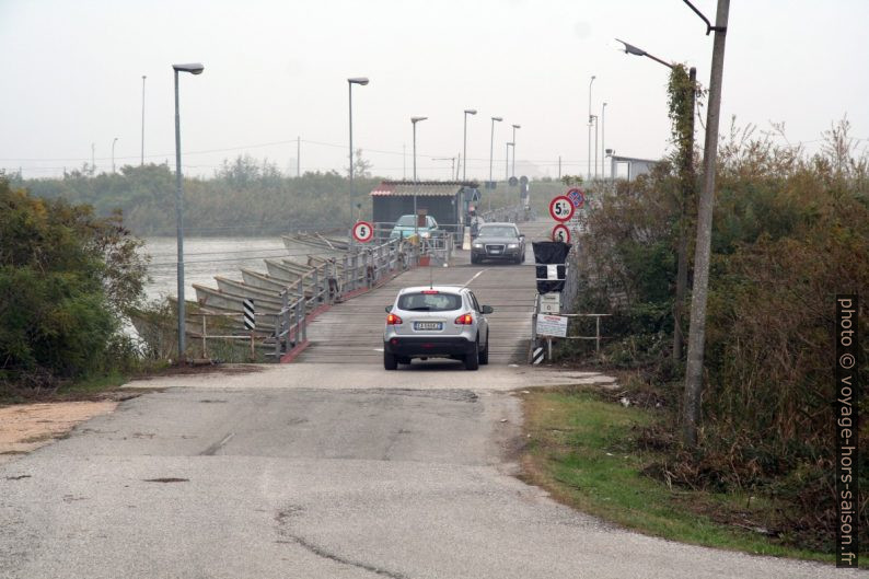 Pont flottant sur le Pô di Goro. Photo © André M. Winter