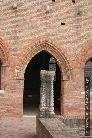 Entrée de la salle du chapitre de l’Abbaye de Pomposa. Photo © André M. Winter