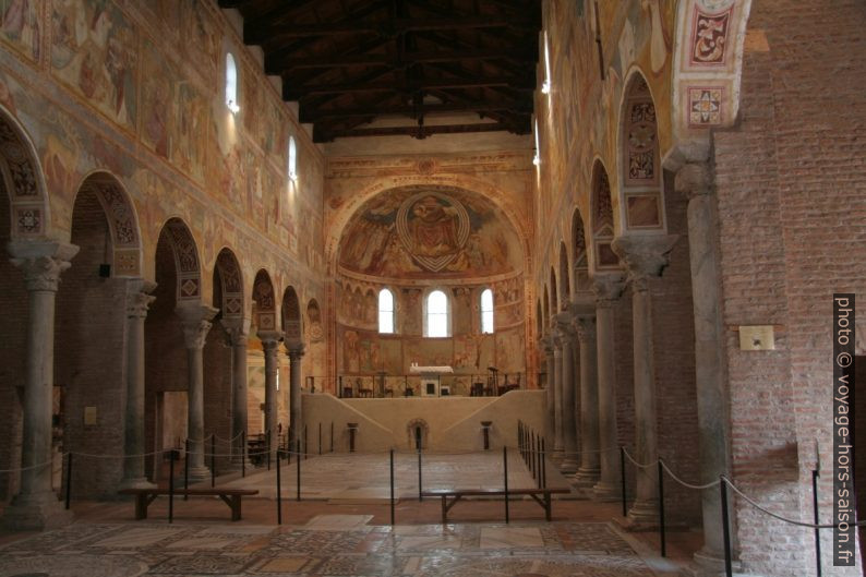 Nef de l'Abbaye de Pomposa. Photo © André M. Winter