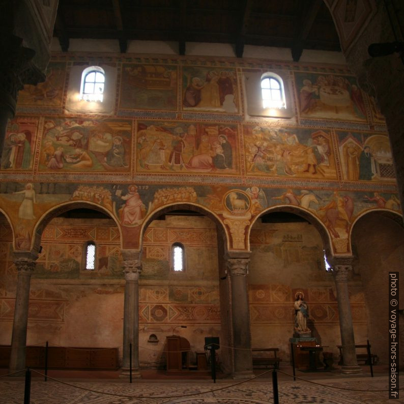 Fresques de le nef de l'église abbatiale de Pomposa. Photo © André M. Winter