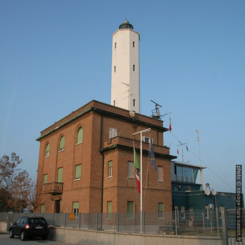 Faro di Marina di Ravenna. Photo © André M. Winter