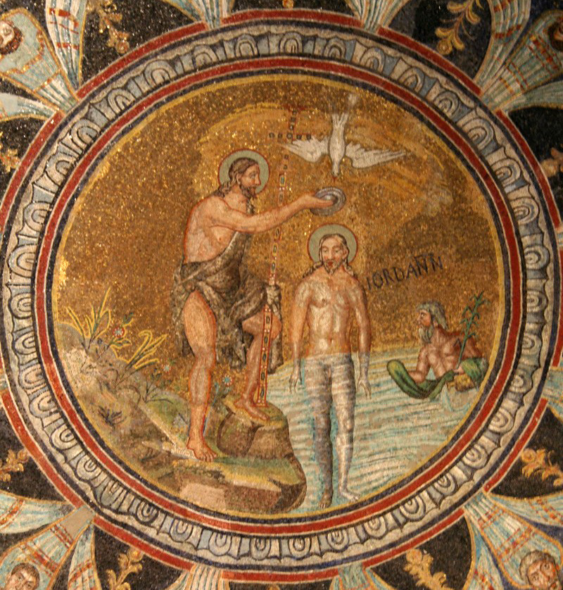 Médaillon en mosaïque du plafond du Baptistère des Orthodoxes. Photo © André M. Winter