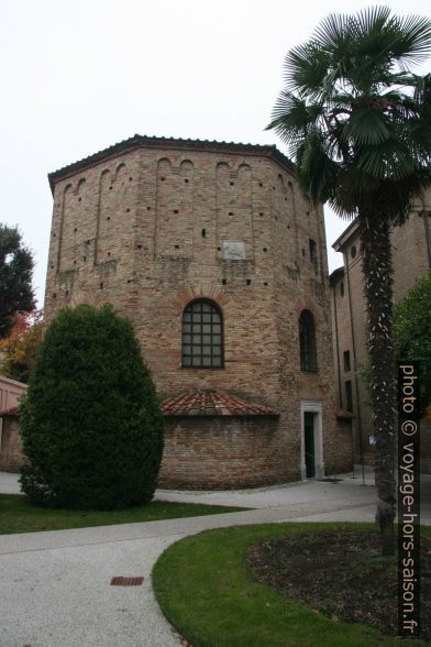 Il Battistero Neoniano di Ravenna. Photo © André M. Winter