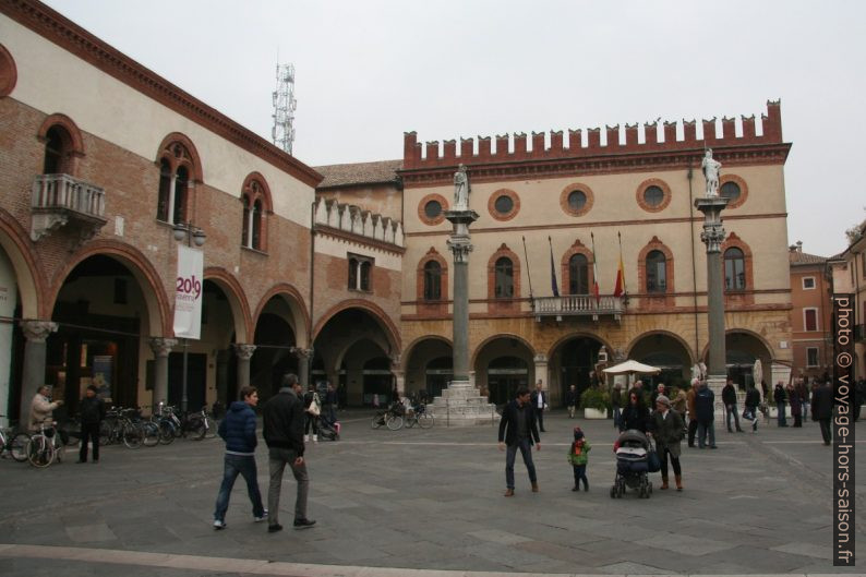 Le Palazzo Comunale sur la Piazza del Popolo. Photo © André M. Winter