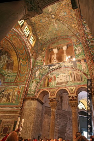 Décor intérieur de la Basilica San Vitale. Photo © André M. Winter