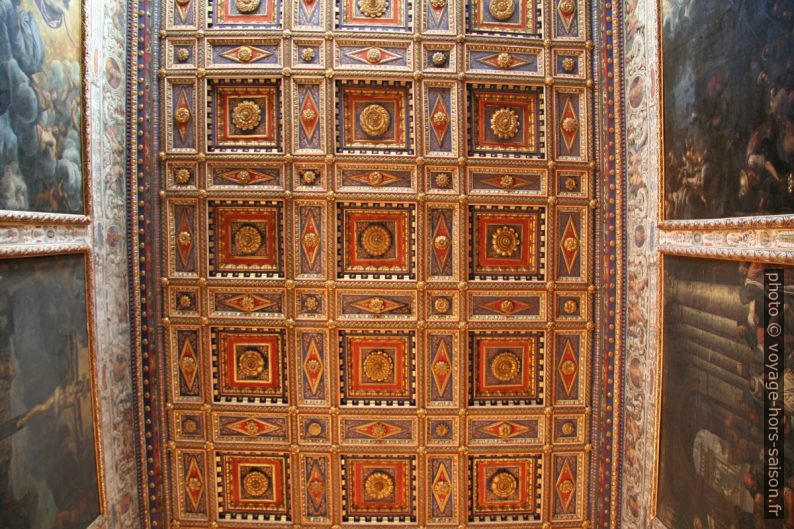 Plafond à caissons de la Basilica di San Pietro. Photo © André M. Winter