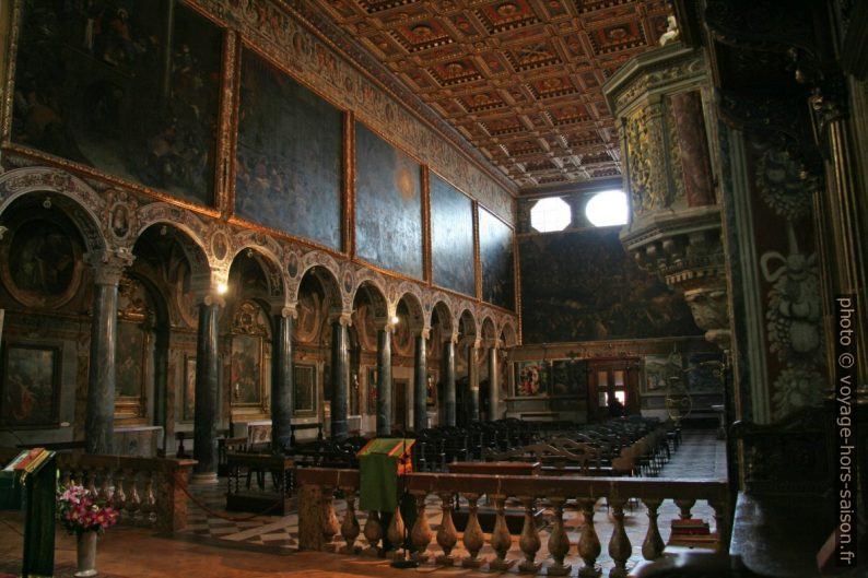 Tableaux de la claire-voie de la Basilique de San Pietro. Photo © André M. Winter