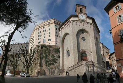 Piazza Sant'Ercolano. Photo © André M. Winter