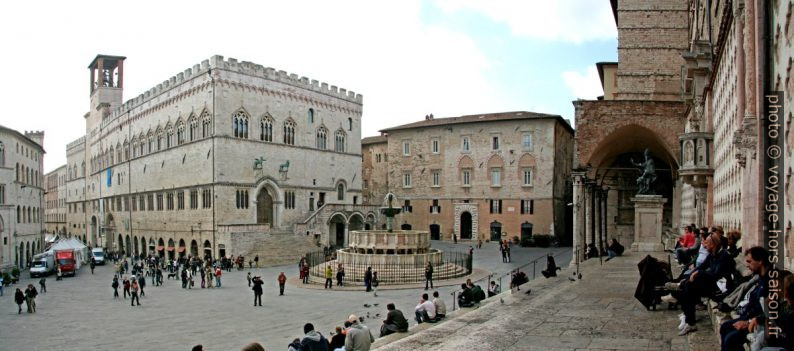 La Piazza 4 Novembre. Photo © André M. Winter